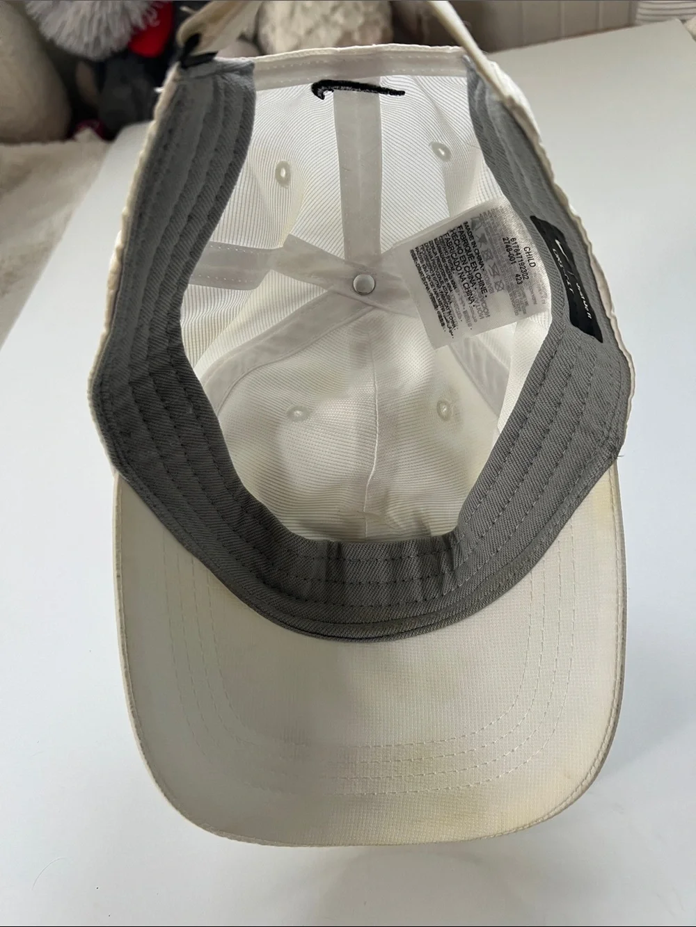 Child Nike White Cap Dri-Fit with Black Swoosh Logo And Reflective Back Tag - Picture 4 of 11